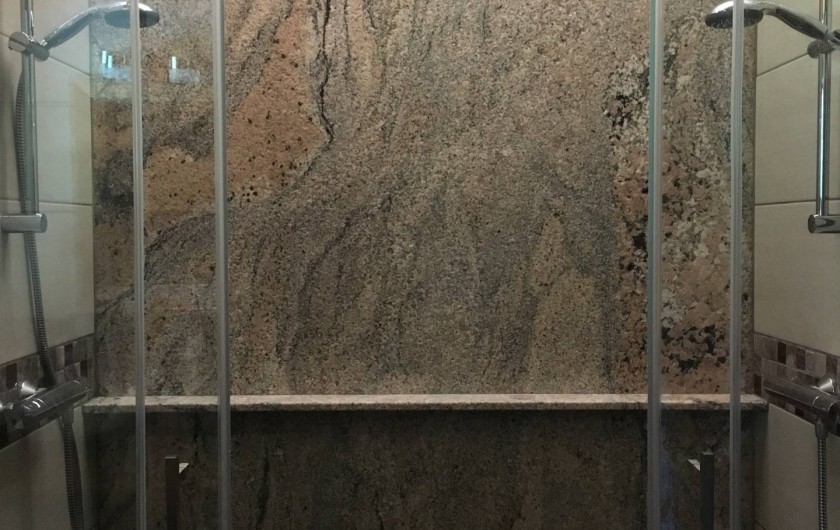 Location de vacances - Chalet à Bolquère - La grande salle d'eau avec sa double douche