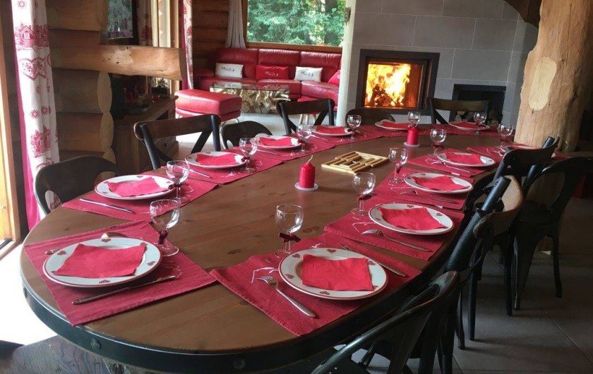Location de vacances - Chalet à Bolquère - La table accueille facilement 12 convives