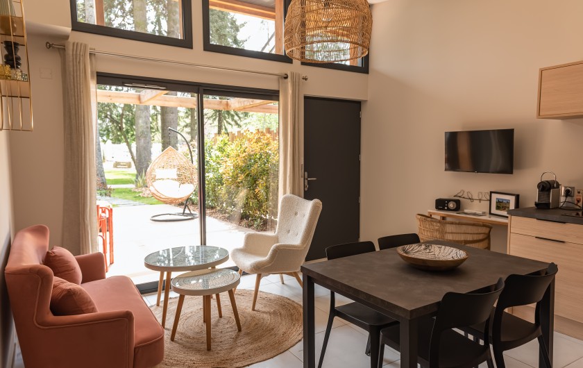 Location de vacances - Gîte à Saint-Affrique - Séjour avec vue sur le parc du domaine