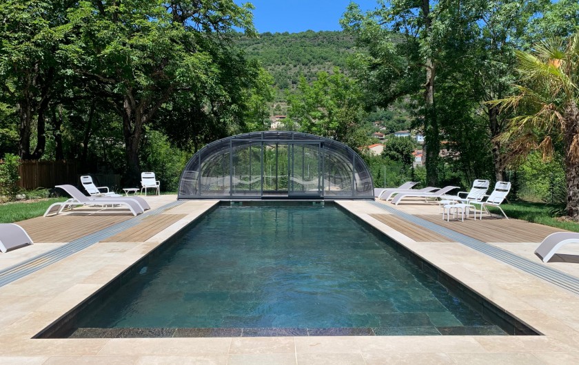 Location de vacances - Gîte à Saint-Affrique - Piscine chauffée et couverte ouverte de fin avril à octobre
