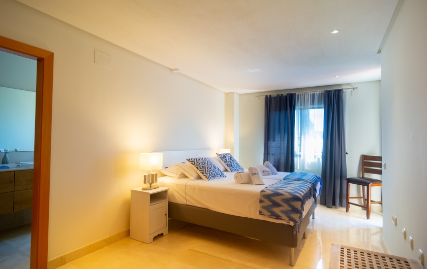 Chambre en suite avec deux lits simples (90x200cm)