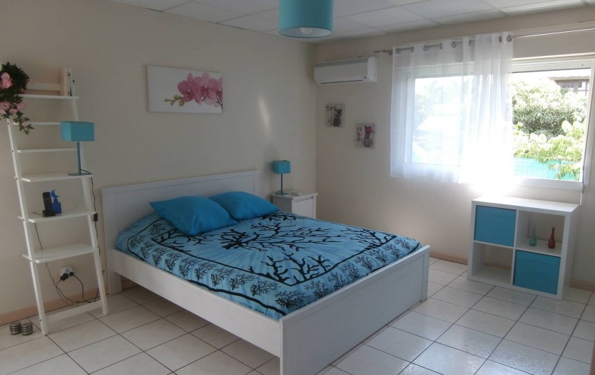 Location de vacances - Villa à Saint-Gilles les Bains - La grande chambre bleue