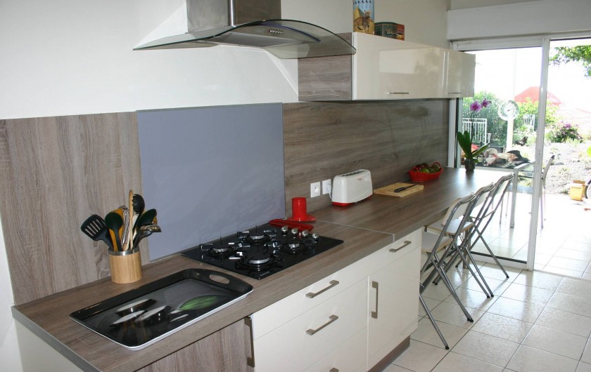 Location de vacances - Villa à Saint-Gilles les Bains - La cuisine vue mer