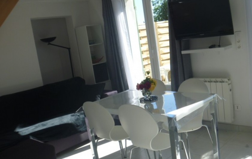 Location de vacances - Gîte à Manosque - Coin télévision avec canapé d'angle