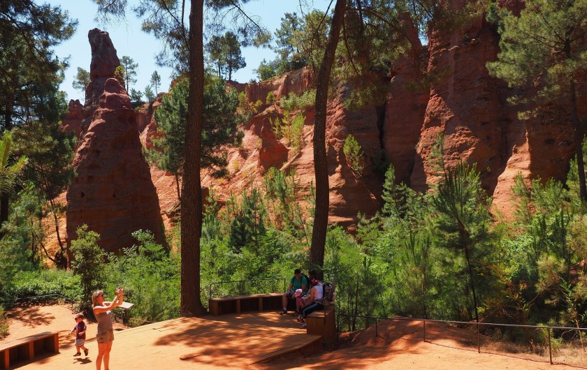 Location de vacances - Gîte à Manosque - promenade  aux  Ocres du Roussillon