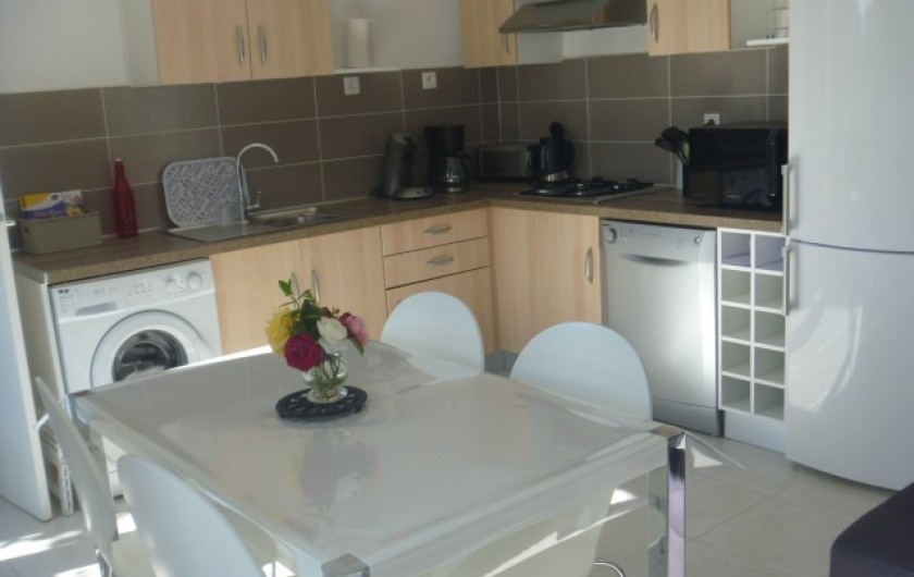 Location de vacances - Gîte à Manosque - Cuisine avec son coin repas