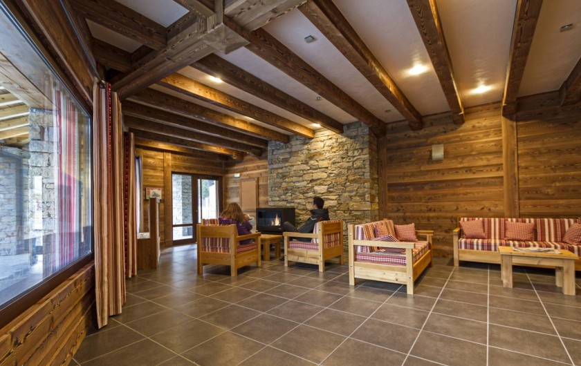 Location de vacances - Appartement à Lanslebourg-Mont-Cenis - Salon d'accueil
