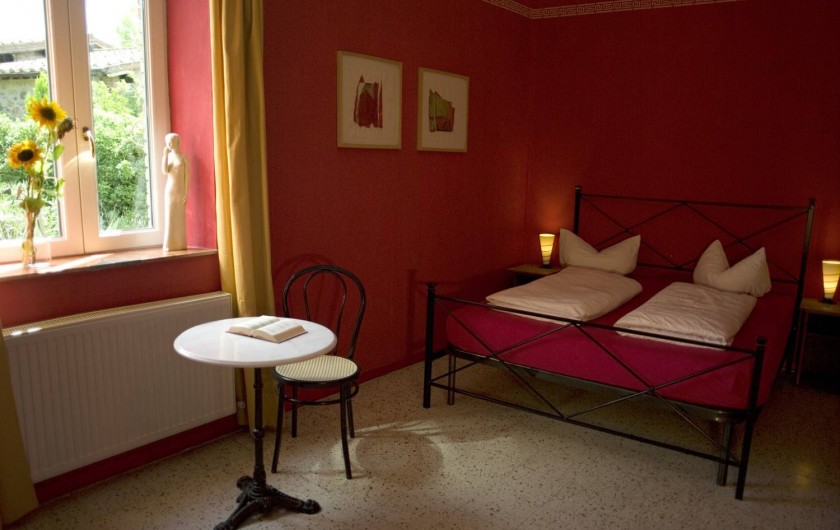 Location de vacances - Appartement à Castel Rigone - Chambre lit "Camera rossa" dans appt. "Il Peperino" La Rogaia