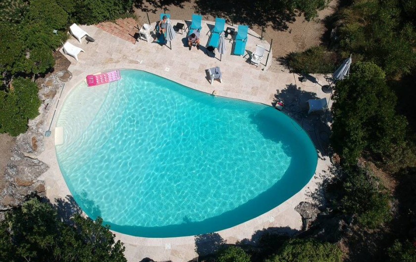 Location de vacances - Villa à Marseille - La piscine avec son grand escalier