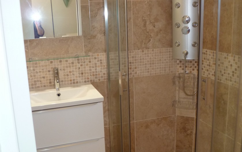 Location de vacances - Villa à Marseille - la salle de bain de l'Annexe