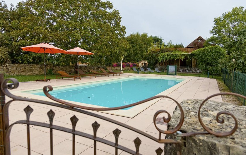 Location de vacances - Gîte à Loubressac - Piscine sécurisée. Dimensions : 12m X 5m. Traitement au sel.