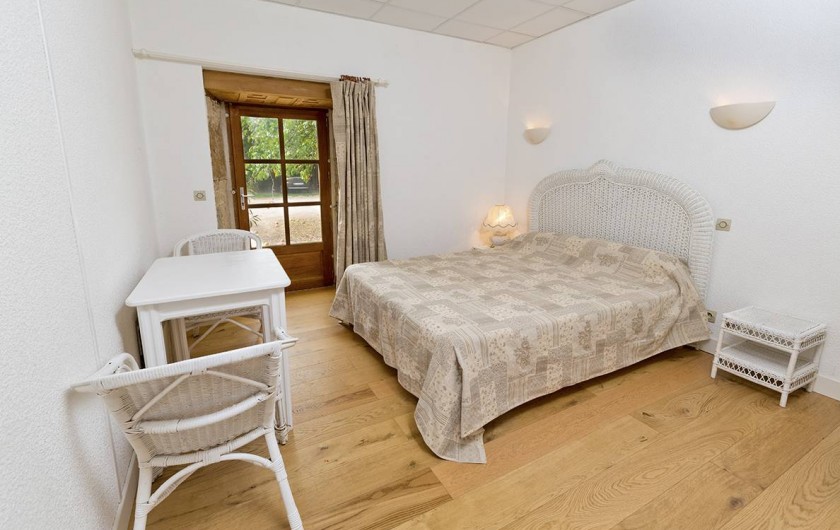 Location de vacances - Gîte à Loubressac - Chambre au rez de chaussée.