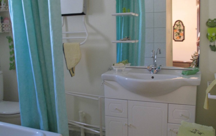 Location de vacances - Gîte à Lapalud - SdB avec baignoire