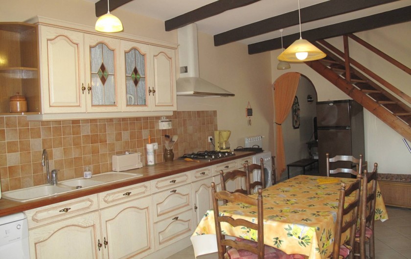 Location de vacances - Gîte à Lapalud - cuisine salle à manger
