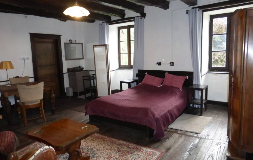 Location de vacances - Gîte à Saint-Hilaire-Peyroux - l'espace d'une chambre parentale