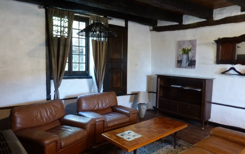 Location de vacances - Gîte à Saint-Hilaire-Peyroux - Le plaisir au salon et si besoin la douce chaleur d'un poêle à bois