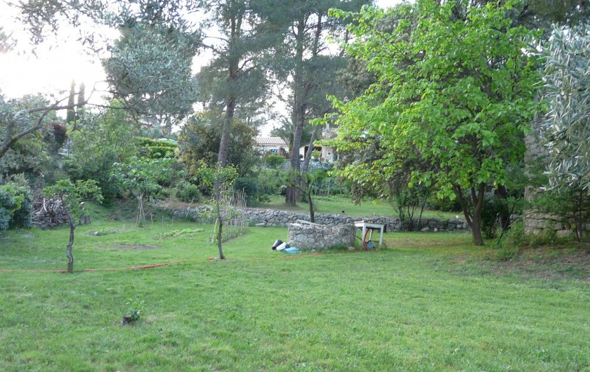 Location de vacances - Chambre d'hôtes à Velaux - Fond du jardin