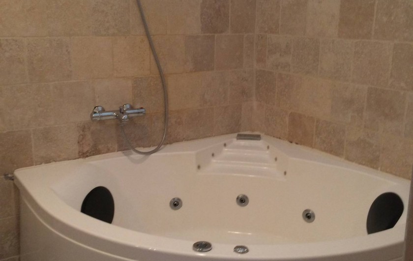 Location de vacances - Appartement à Sarrians - BAIGNOIRE BALNEO