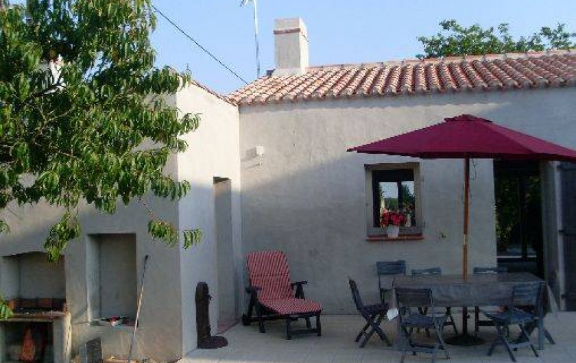 Location de vacances - Gîte à La Garnache - Terrasse avec barbecue et Salon de Jardin