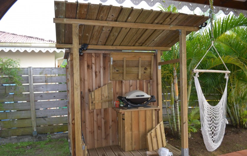 Location de vacances - Villa à Les Trois-Îlets - Le barbecue tout proche de la terrasse