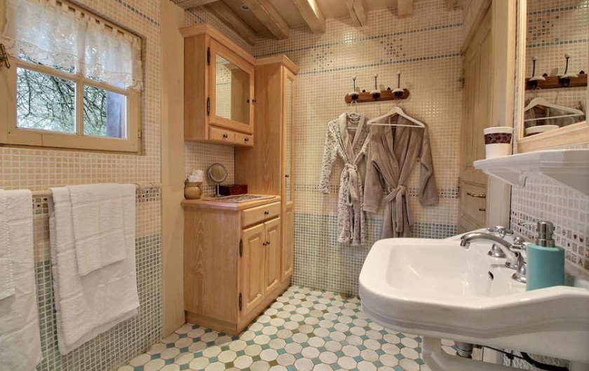 Location de vacances - Gîte à Les Champeaux - Chambre double literie 160 avec salle de bains et wc