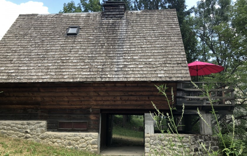 Location de vacances - Chalet à Allos - VUE LATÉRALE DEPUIS JARDIN