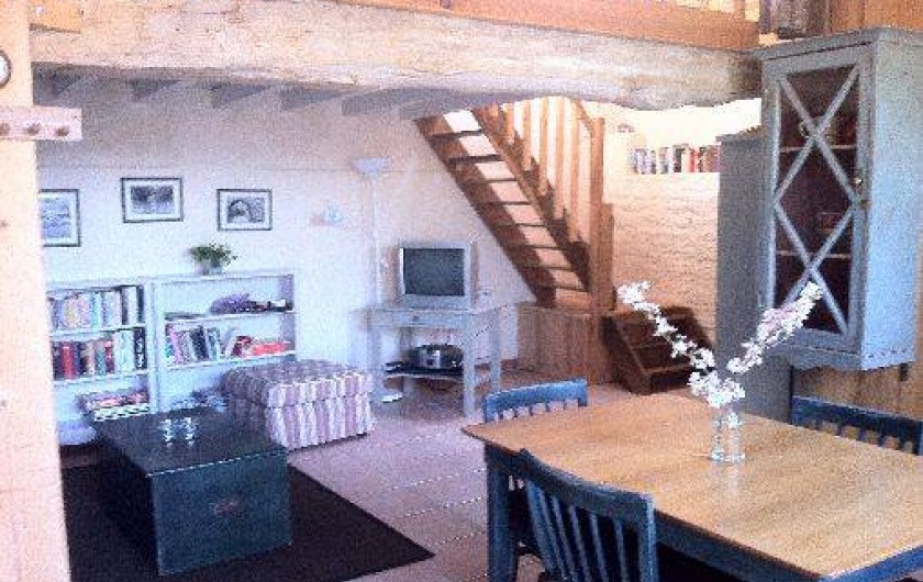 Location de vacances - Gîte à Saint-Georges-de-la-Rivière - salon lumineux et ensoleillé