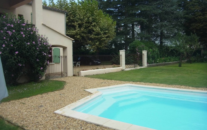Location de vacances - Appartement à Saint-Ambroix - piscine et jardin