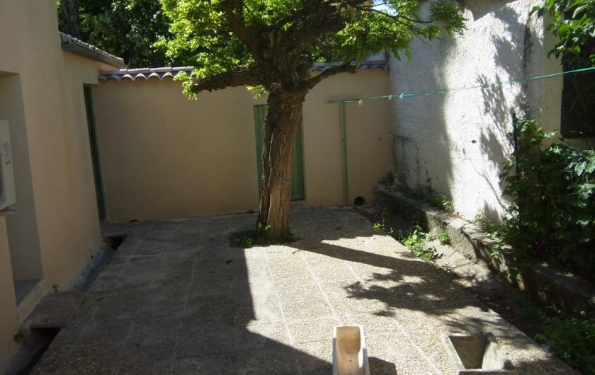 Location de vacances - Appartement à Saint-Ambroix - patio