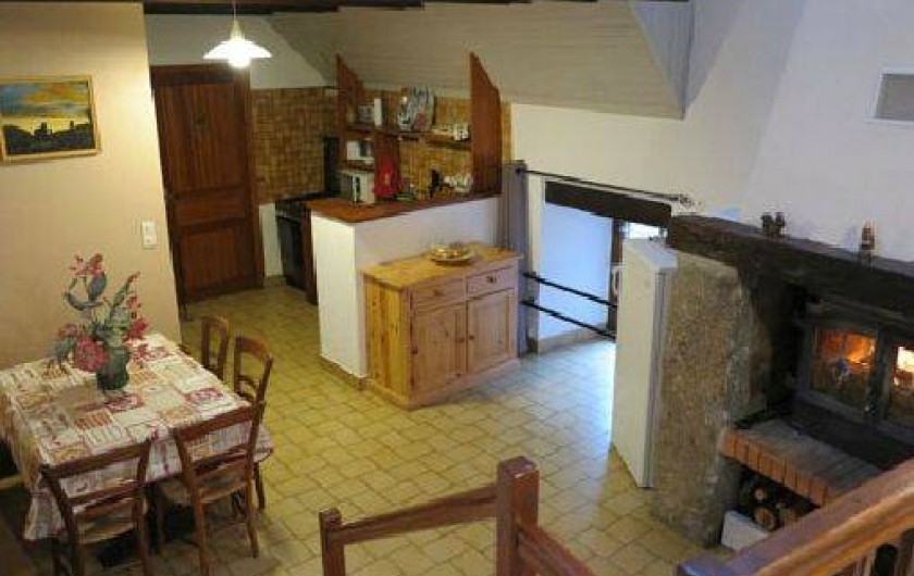 Location de vacances - Gîte à Saint-Pierre-de-Nogaret - Salle à manger et cuisine toute équipée