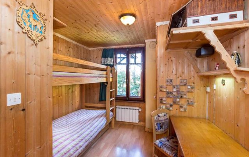 Location de vacances - Chalet à Chamonix-Mont-Blanc - chambre au rez-de-chaussée avec 2 lits superposés