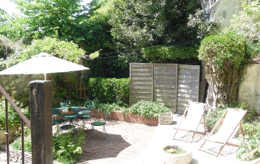 Location de vacances - Gîte à Montrichard - Cour privée , fleurie