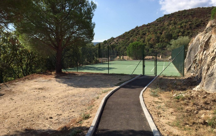 Location de vacances - Mas à Le Plan-de-la-Tour - le tennis de la copropriété