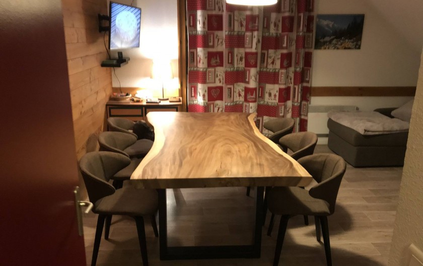 Location de vacances - Appartement à Saint-Sorlin-d'Arves - Table séjour