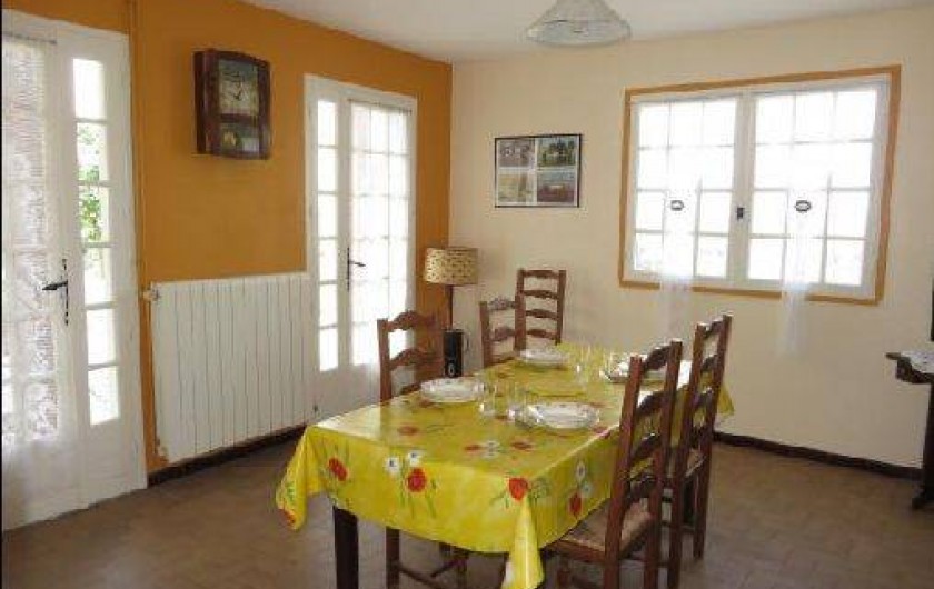 Location de vacances - Maison - Villa à Tournan - la salle à manger lumineuse