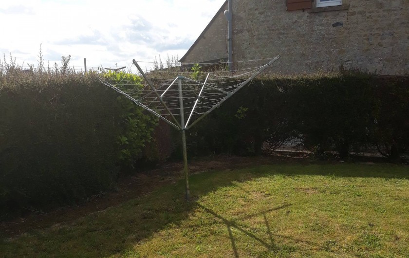 Location de vacances - Appartement à Sainte-Marie-du-Mont - jardin de la maison