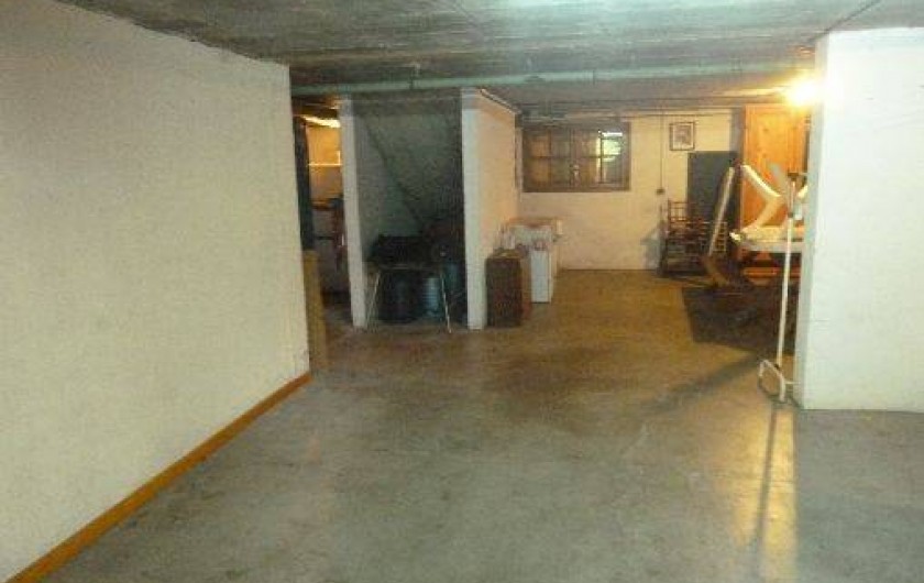 Location de vacances - Chalet à Alex - Grand sous-sol : 2 places pour voitures, salle d'eau, WC
