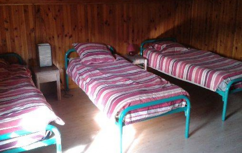 Location de vacances - Chalet à Alex - chambre 4 à l'étage : 5 lits de 0.90 cm