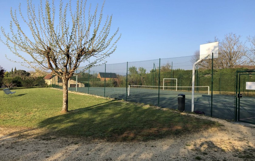Location de vacances - Villa à Proissans - Le terrain multi-sport communal accessible à tous.
