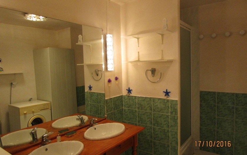 Location de vacances - Villa à La Cotinière - salle de bain