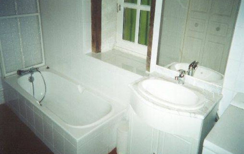 Location de vacances - Gîte à Aurillac - La Salle de Bain du Bas