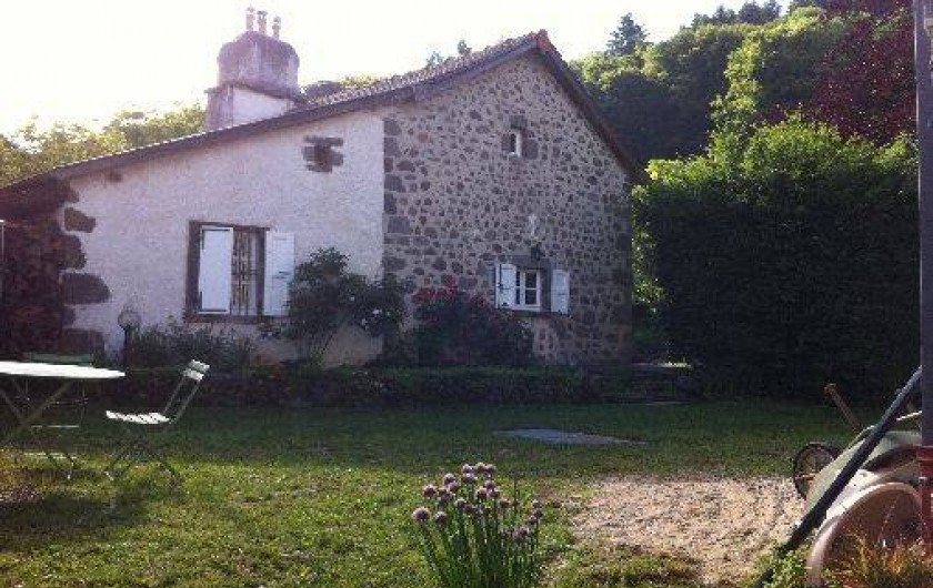 Location de vacances - Gîte à Aurillac - La Fenêtre de la Chambre 1 du Rez de Chaussée et celle de la Cuisine