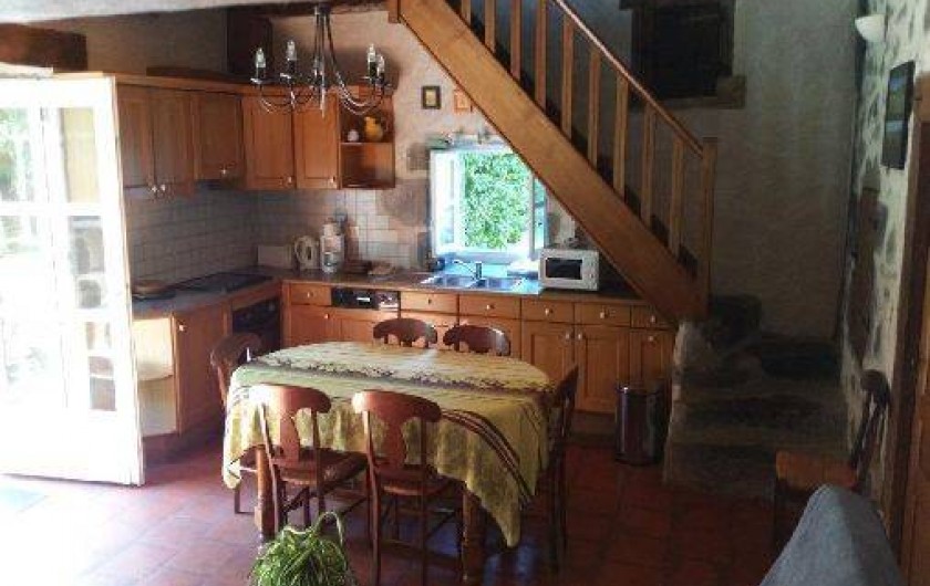 Location de vacances - Gîte à Aurillac - La cuisine intégrée