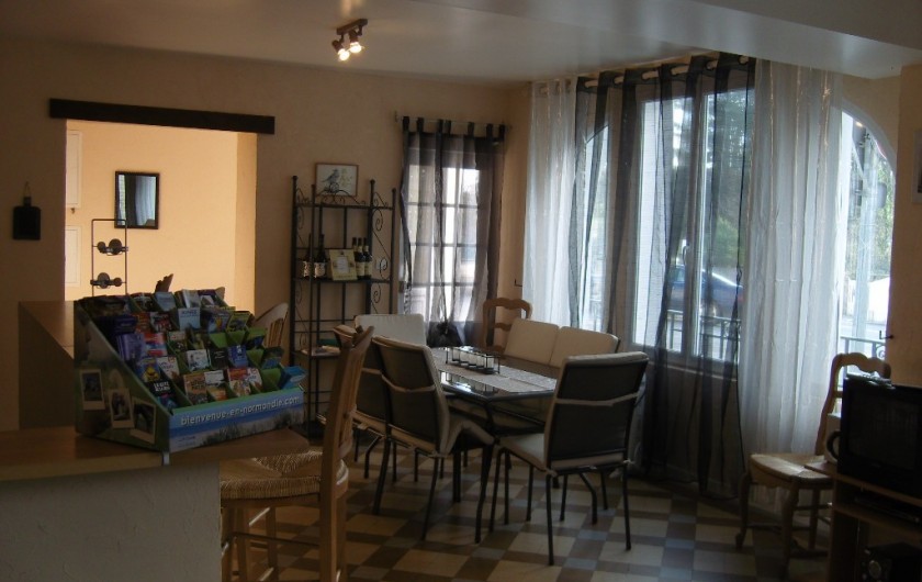 Location de vacances - Gîte à Sainte-Honorine-des-Pertes - Salon séjour du Gîte C