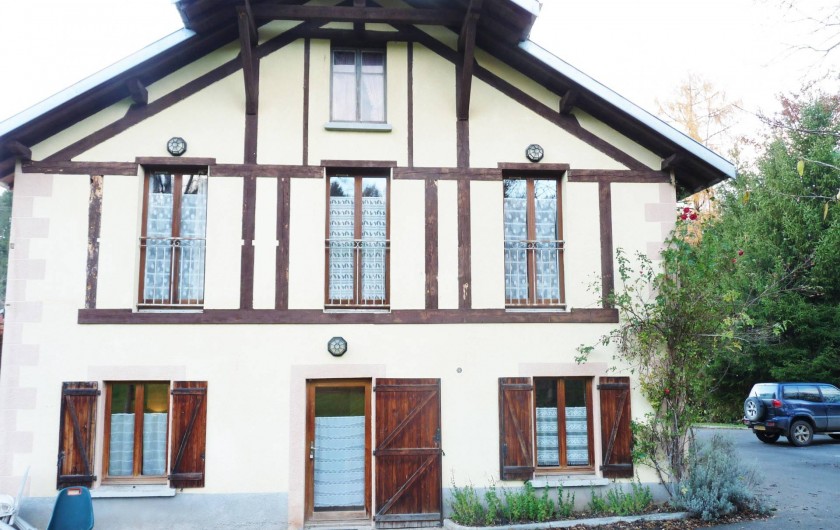 Location de vacances - Appartement à Ban-de-Laveline - au rez de chaussée grand gite au premier petit et moyen gite à droite parking
