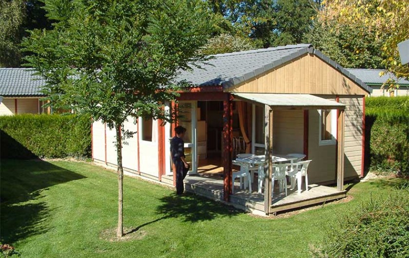 Location de vacances - Chalet à Rieupeyroux - Chalet dans son espace vert