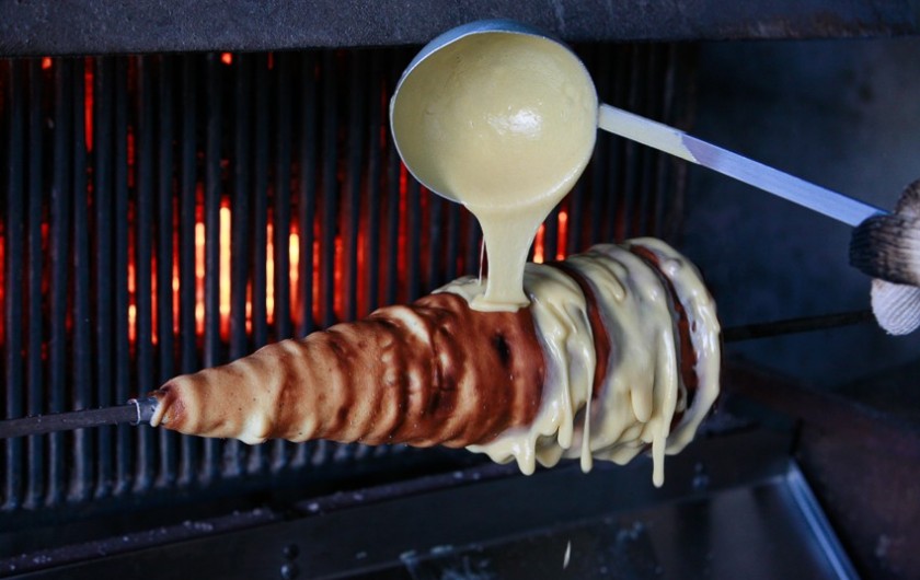 Location de vacances - Chalet à Rieupeyroux - Gâteau à la broche