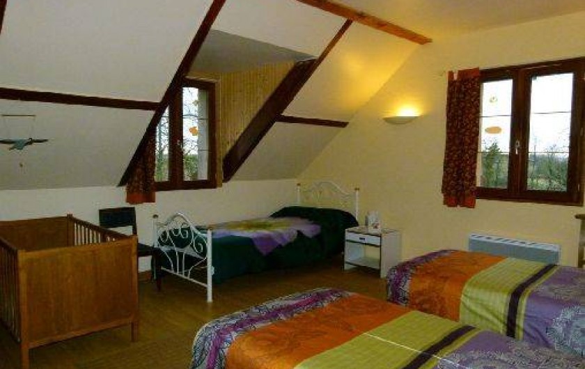 Location de vacances - Gîte à Outines - Chambre Les Grues cendrées 2 lits 90 x 200 + 1 lit + lit bb