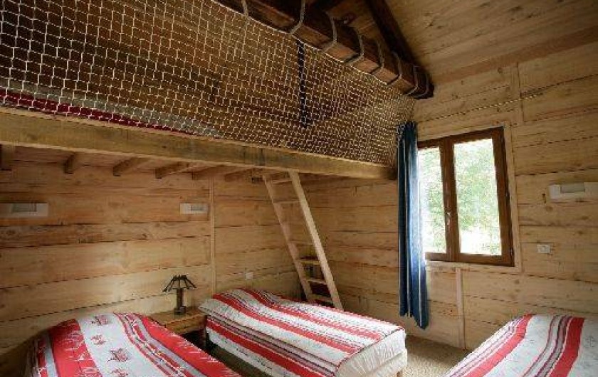 Location de vacances - Gîte à Outines - Chambre L'Aigle Pygargue 2 lits 90 x 200 + 2 lits 90 x 190