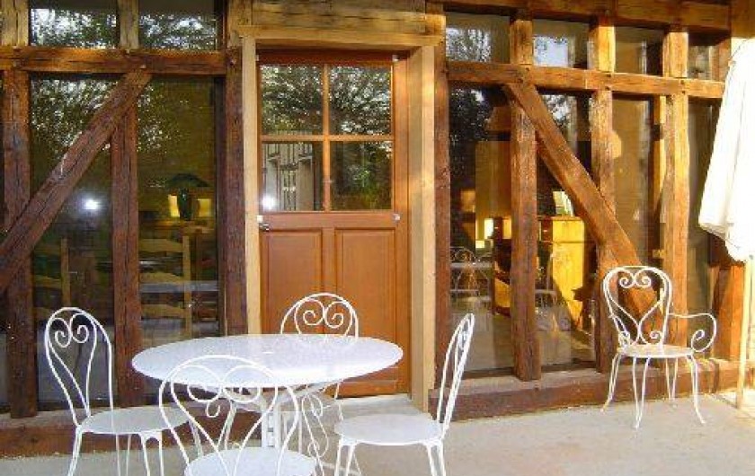 Location de vacances - Gîte à Outines - Terrasse ensoleillée